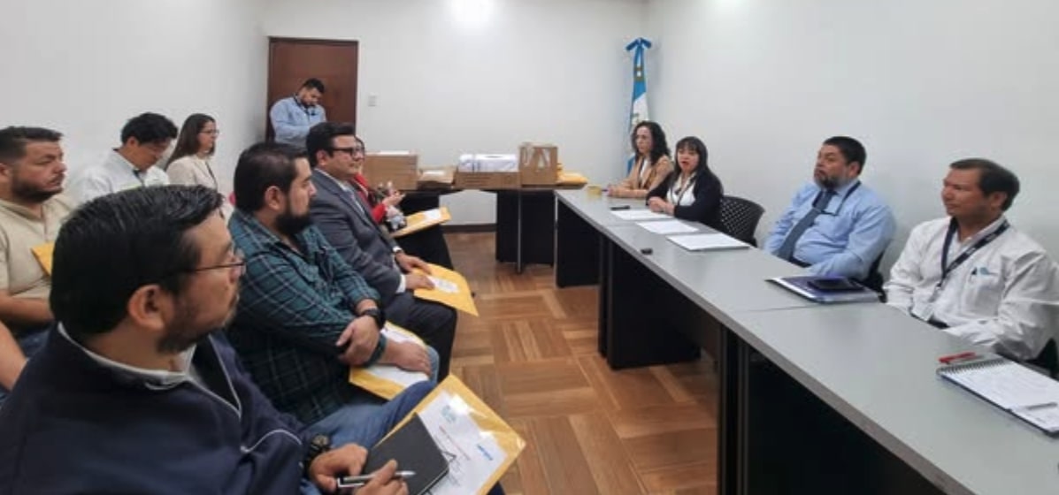 personas en reunión